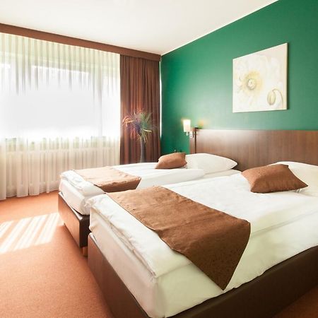 Hotel Mondial Langenfeld  Buitenkant foto