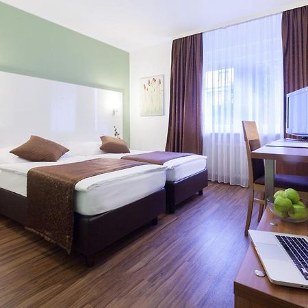 Hotel Mondial Langenfeld  Buitenkant foto