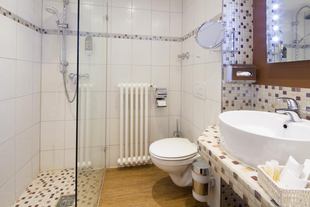 Hotel Mondial Langenfeld  Buitenkant foto