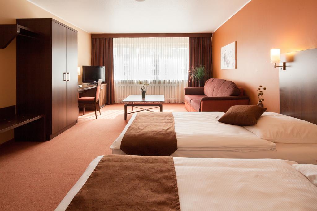 Hotel Mondial Langenfeld  Kamer foto