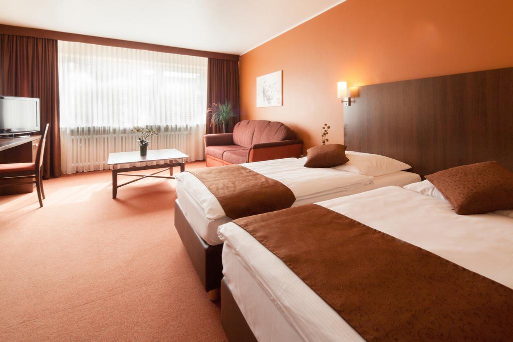 Hotel Mondial Langenfeld  Kamer foto