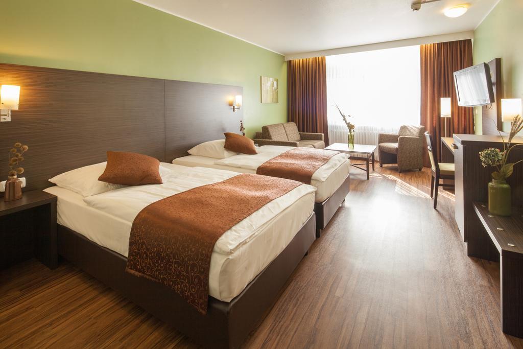 Hotel Mondial Langenfeld  Kamer foto