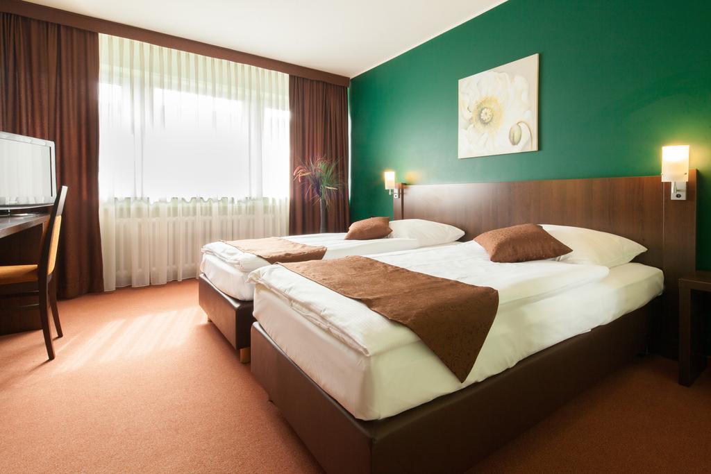 Hotel Mondial Langenfeld  Kamer foto