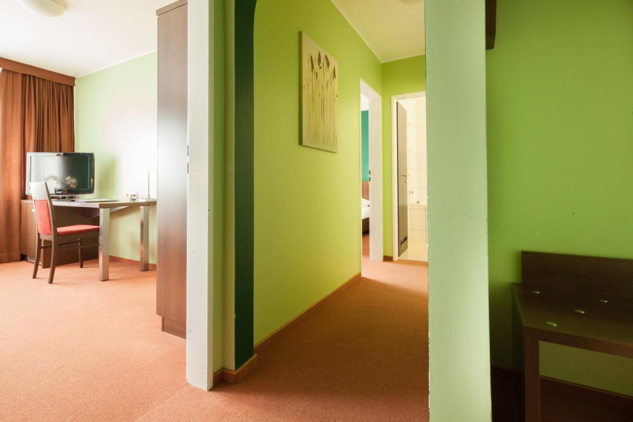 Hotel Mondial Langenfeld  Buitenkant foto
